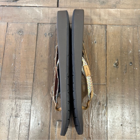 Teva Azure 2 tan leather Flip Flops with Multicolor fabric Straps - Picture 6 of 8